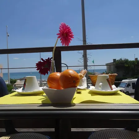 Le Grand Large Bord De & 2*