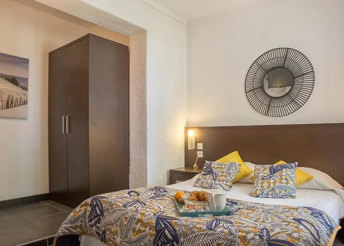 Le Grand Large Bord De & Hotel 2*