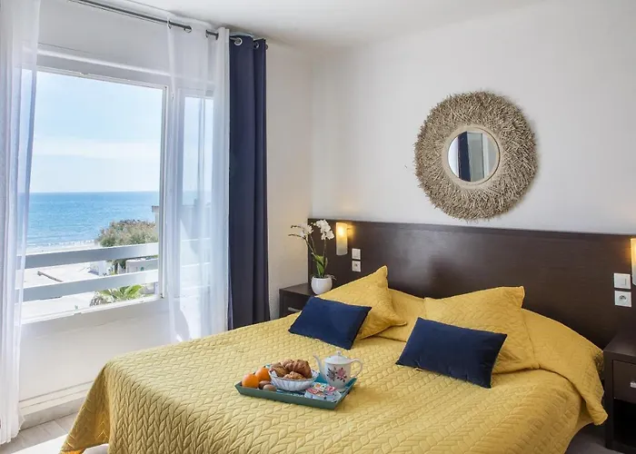 Le Grand Large Bord De & Hotel 2*