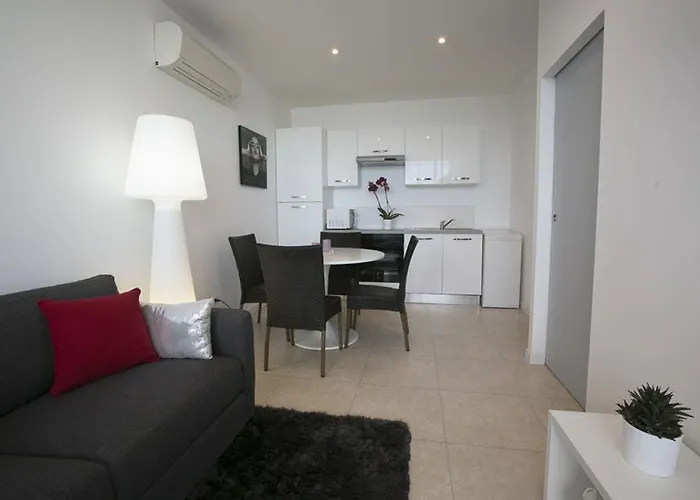 Le Grand Large Bord De & Hotel 2*