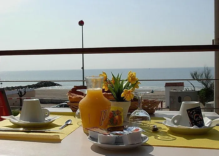 Le Grand Large Bord De & Hotel