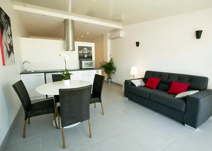 Le Grand Large Bord De & Hotel 2*